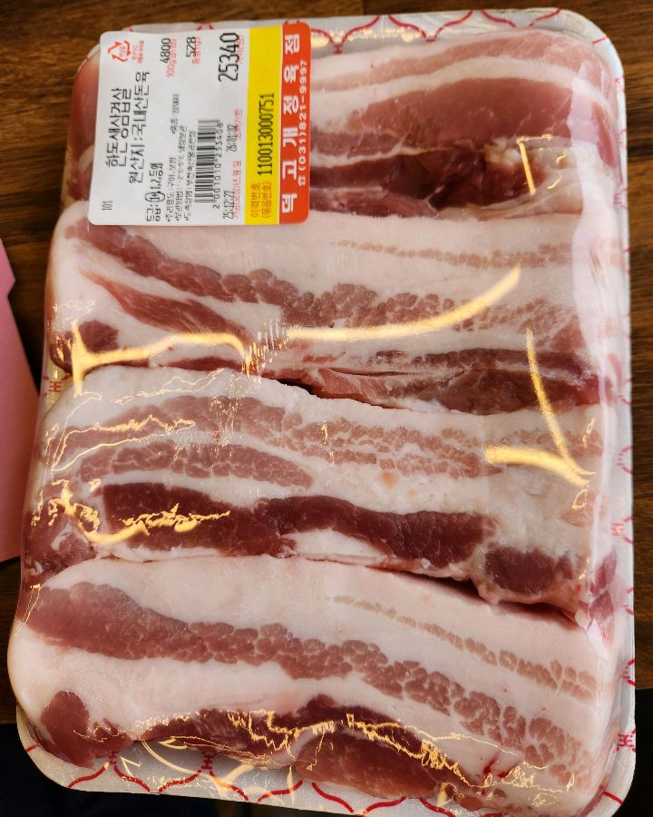 보기만 해도 신선함이 느껴지는 숙성 삼겹살의 자태