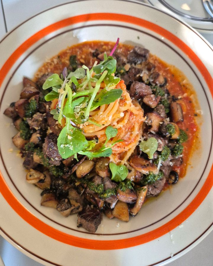 버섯이 듬뿍 들어간 토마토 파스타