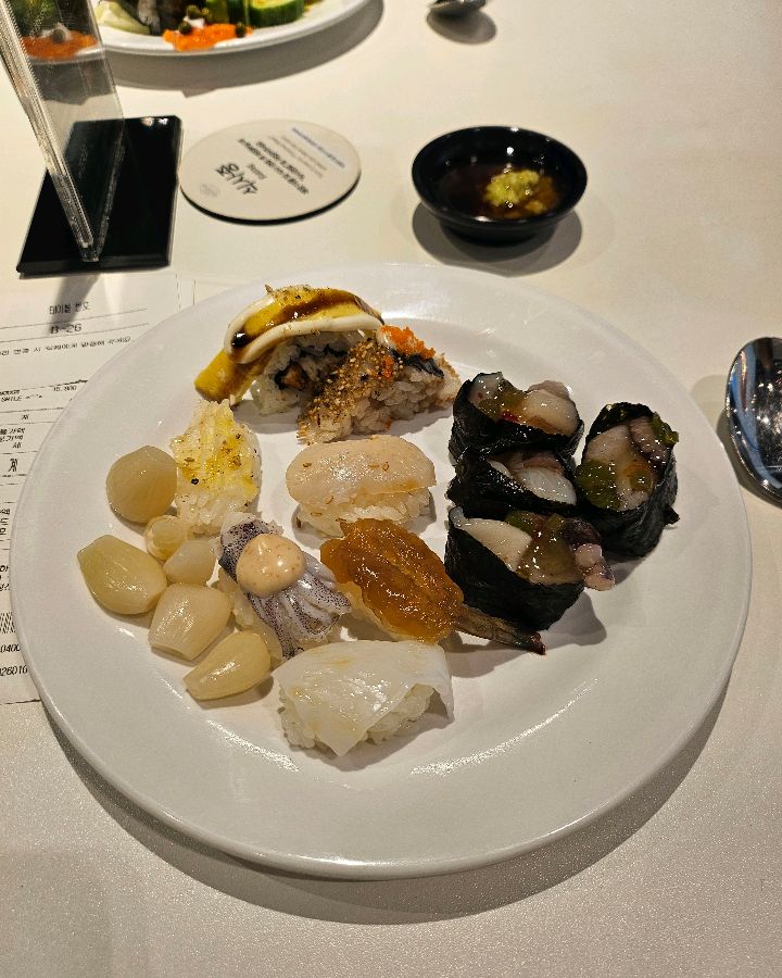 신선한 재료로 정성껏 만들어진 초밥