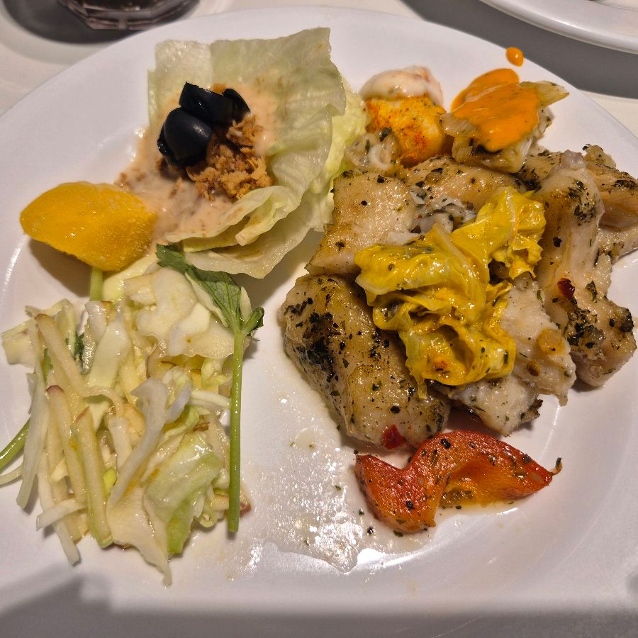 다양한 샐러드와 드레싱