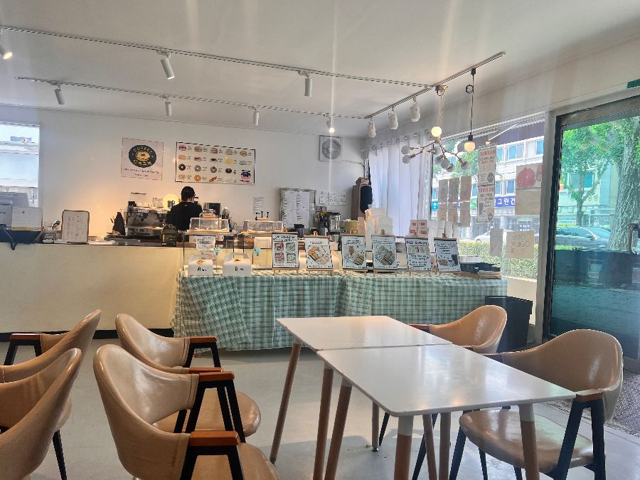 달보드레카페 순천점 내부 전경