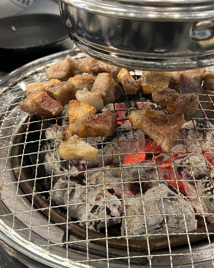 숯불 위에서 익어가는 꼬들살