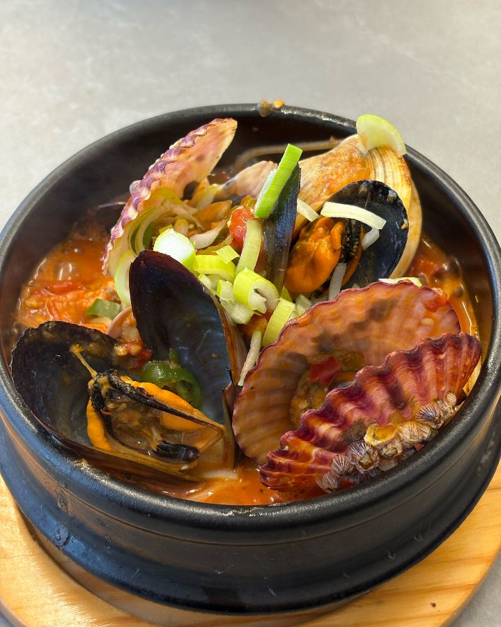 해산물이 듬뿍 들어간 파스타