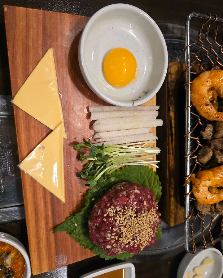 신선함이 느껴지는 육회 한 접시