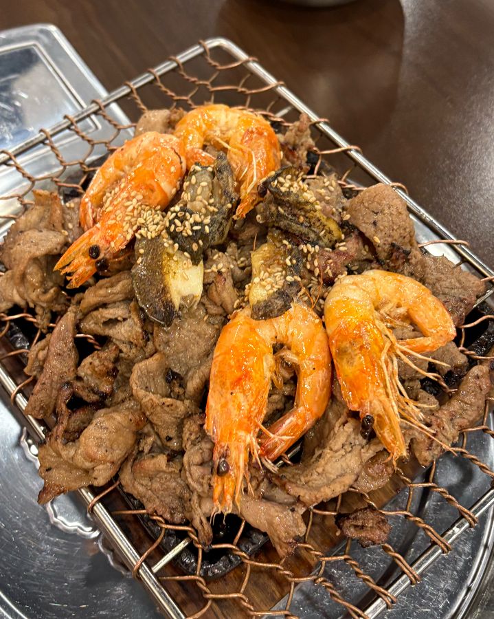 불고기, 새우, 전복의 조화