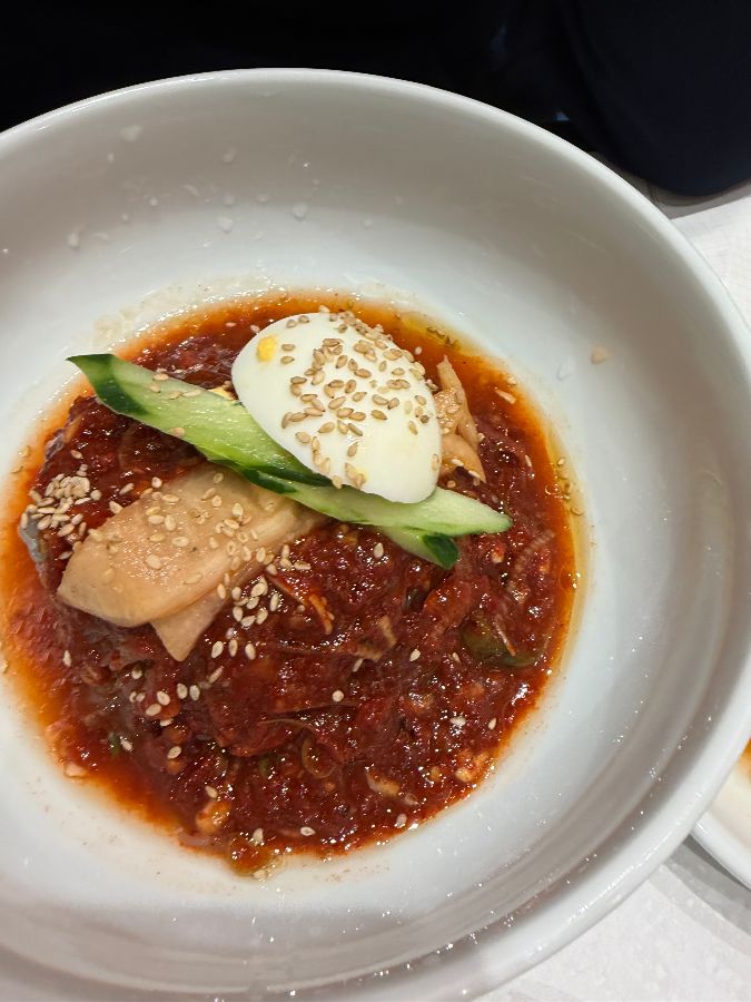 매콤한 비빔냉면