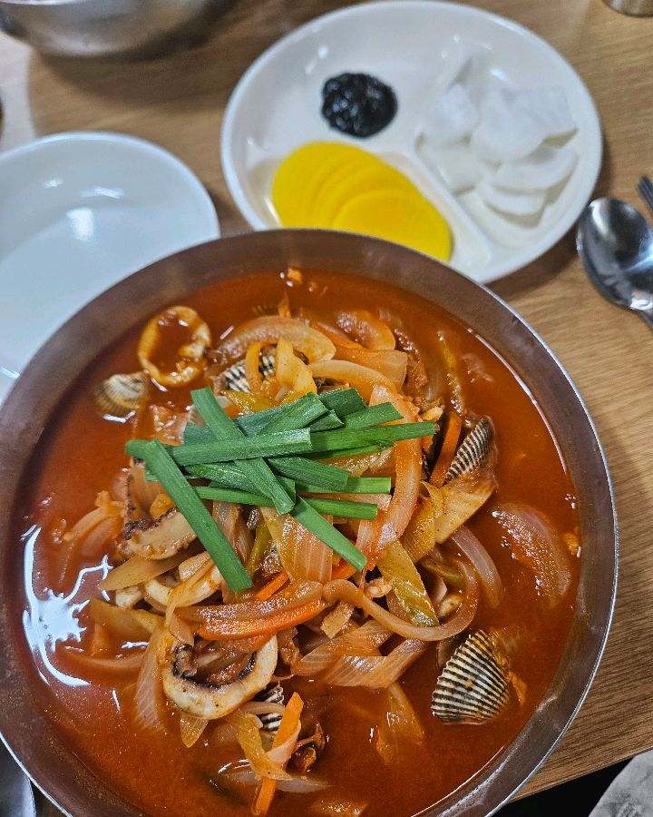 탱글탱글한 면발과 시원한 국물의 조화