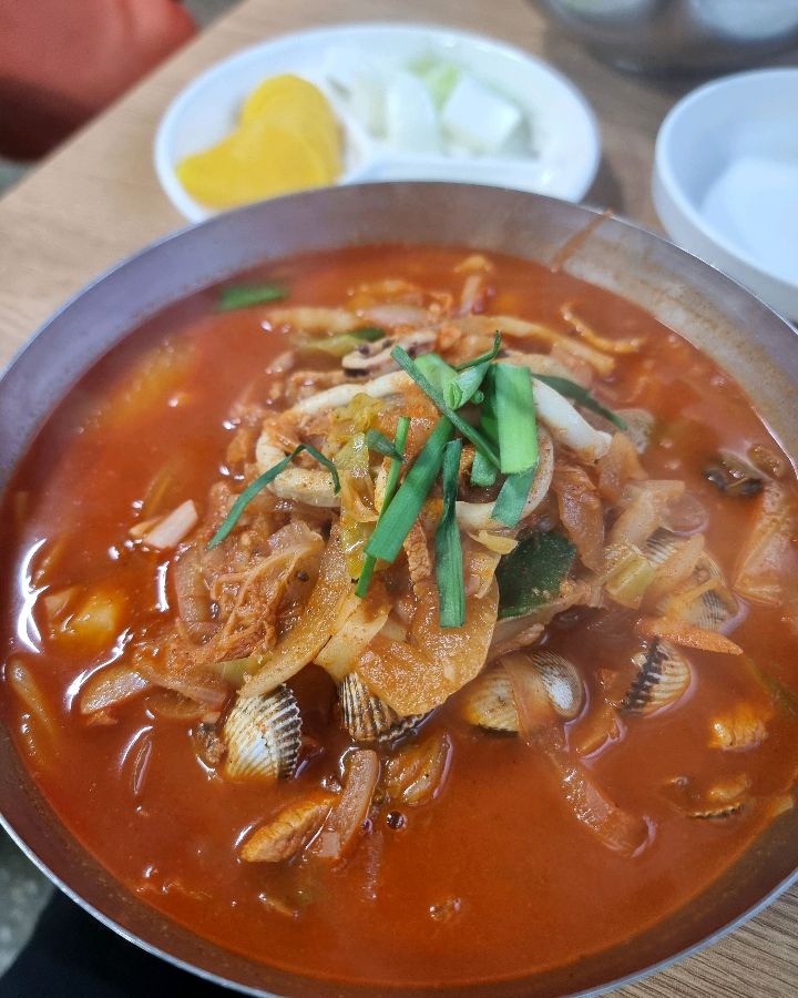 얼큰하고 시원한 국물