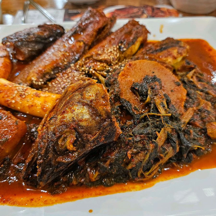 촉촉한 코다리 살결과 매콤달콤한 양념의 완벽한 조화