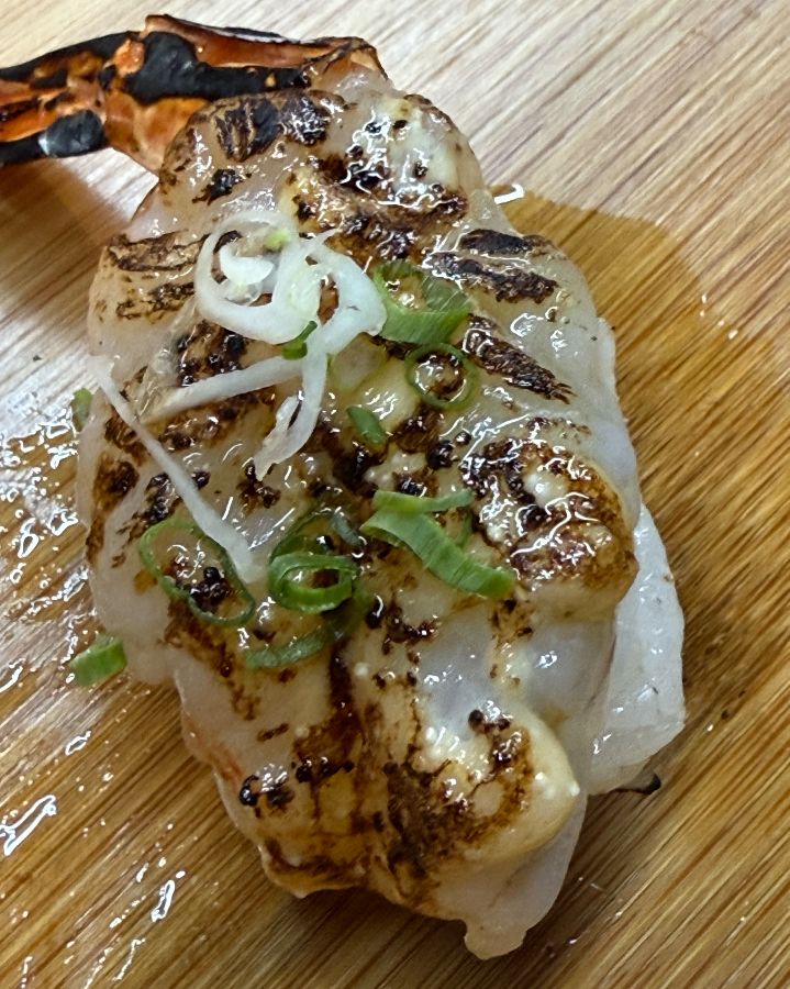 정갈하게 구워진 새우구이 초밥