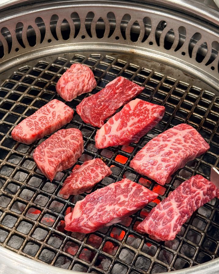 숯불 위에서 익어가는 눈꽃살