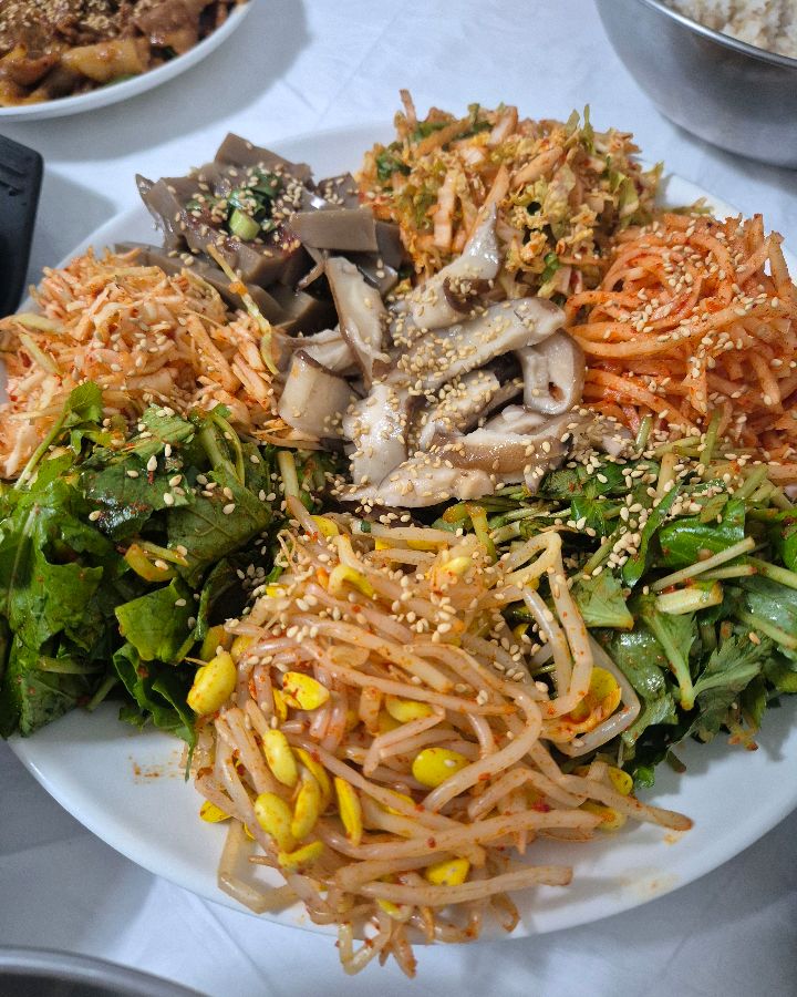 다채로운 나물들의 향연