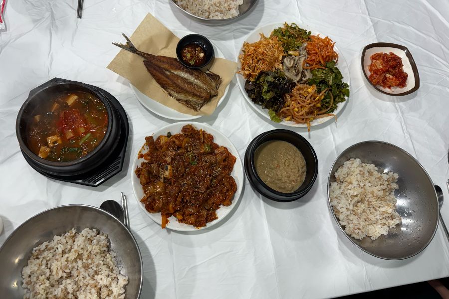 윤기가 자르르 흐르는 구운 생선