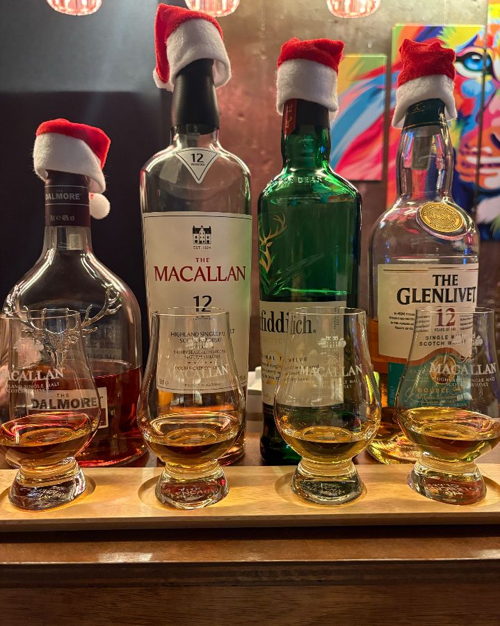 다양한 위스키를 시음할 수 있도록 준비된 모습