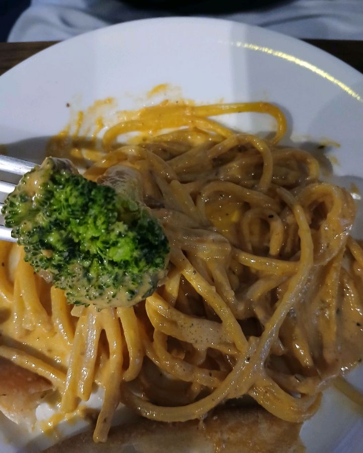 포크로 돌돌 말아 한입에 쏙, 로제 파스타