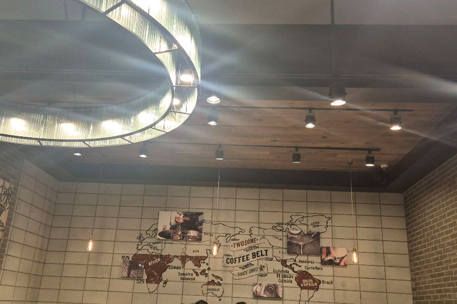 투썸플레이스 천장