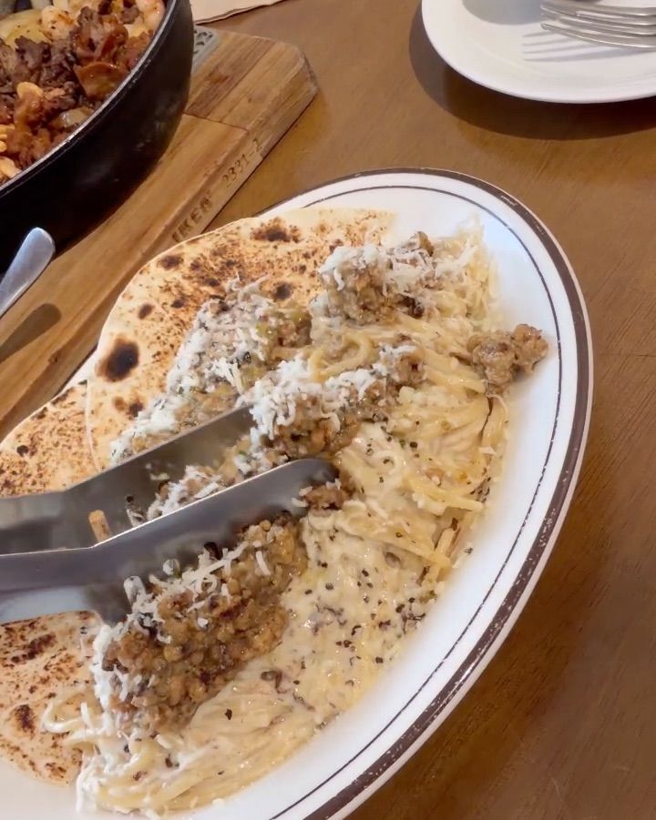 크림 초리조 파스타의 부드러운 자태