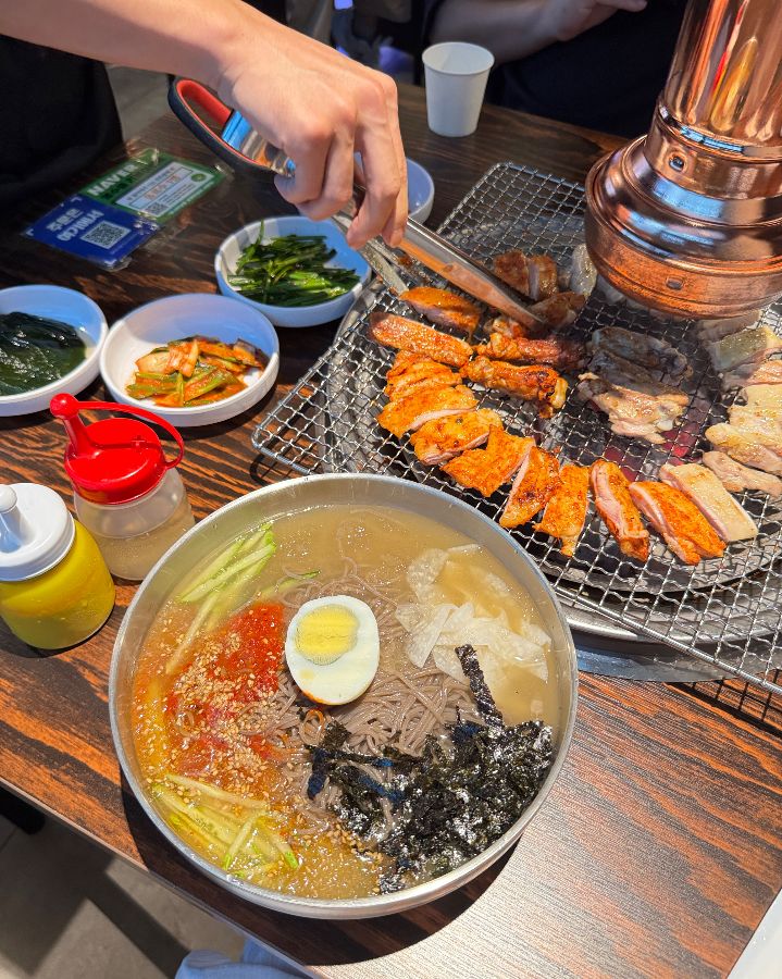 시원하고 매콤한 막국수의 자태