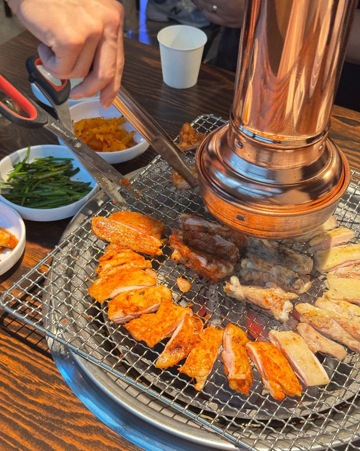 직원분이 직접 구워주는 닭갈비