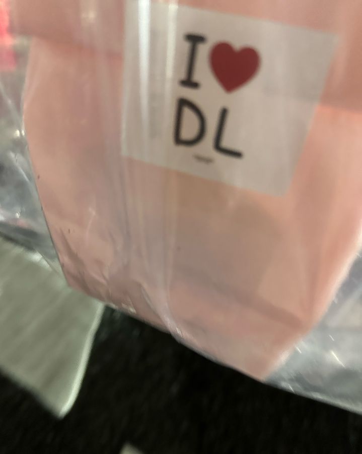 도브러브쿠키 로고 스티커가 붙은 포장