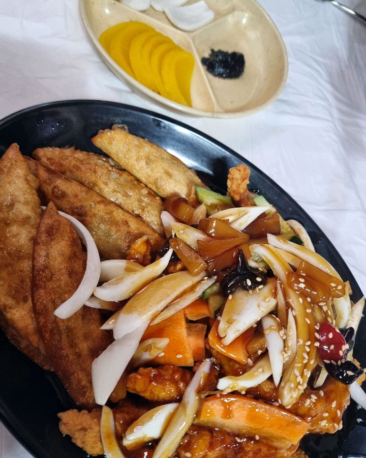 탕수육과 군만두, 그리고 기본 찬