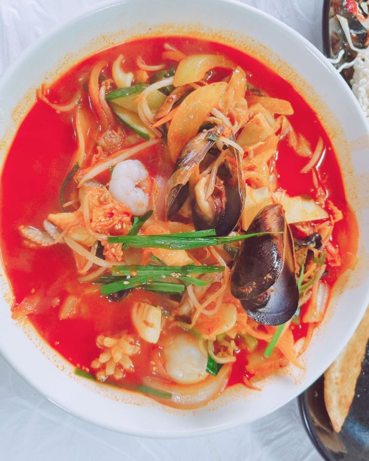 해산물이 듬뿍 들어간 짬뽕