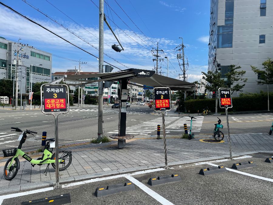 맥도날드 드라이브 스루 주문 고객 대기 장소