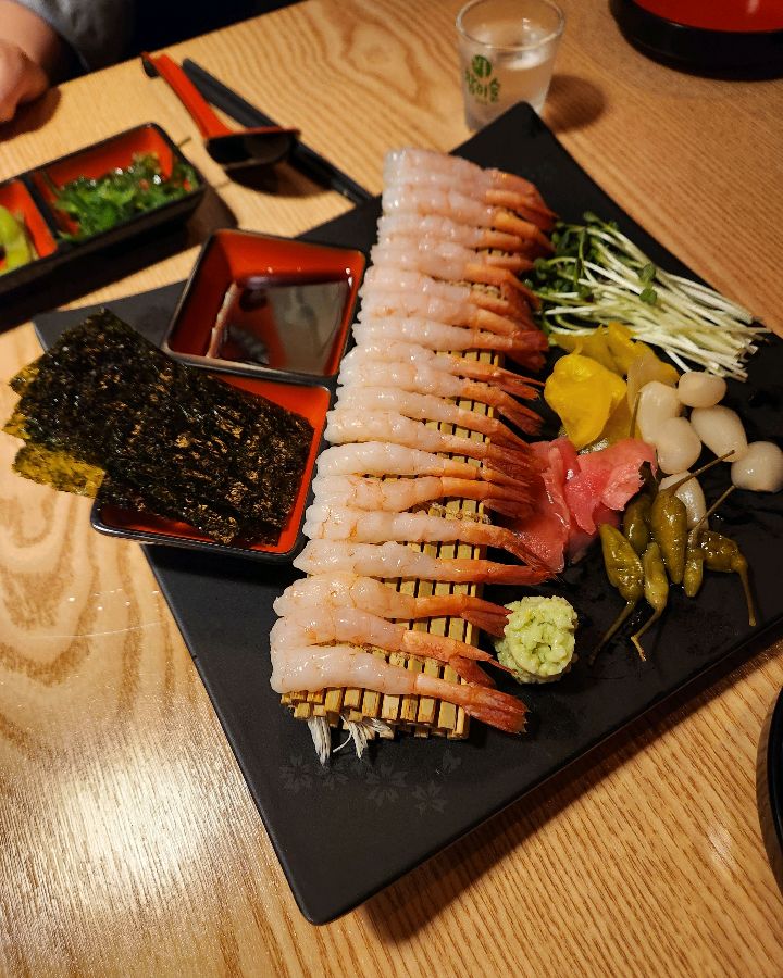 신선한 새우가 정갈하게 놓여진 모습