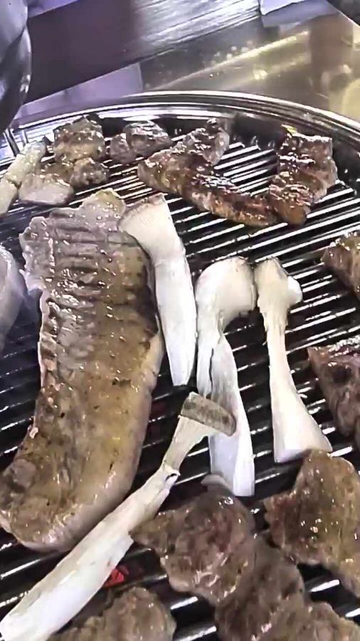 숯불 위에서 구워지는 오겹살