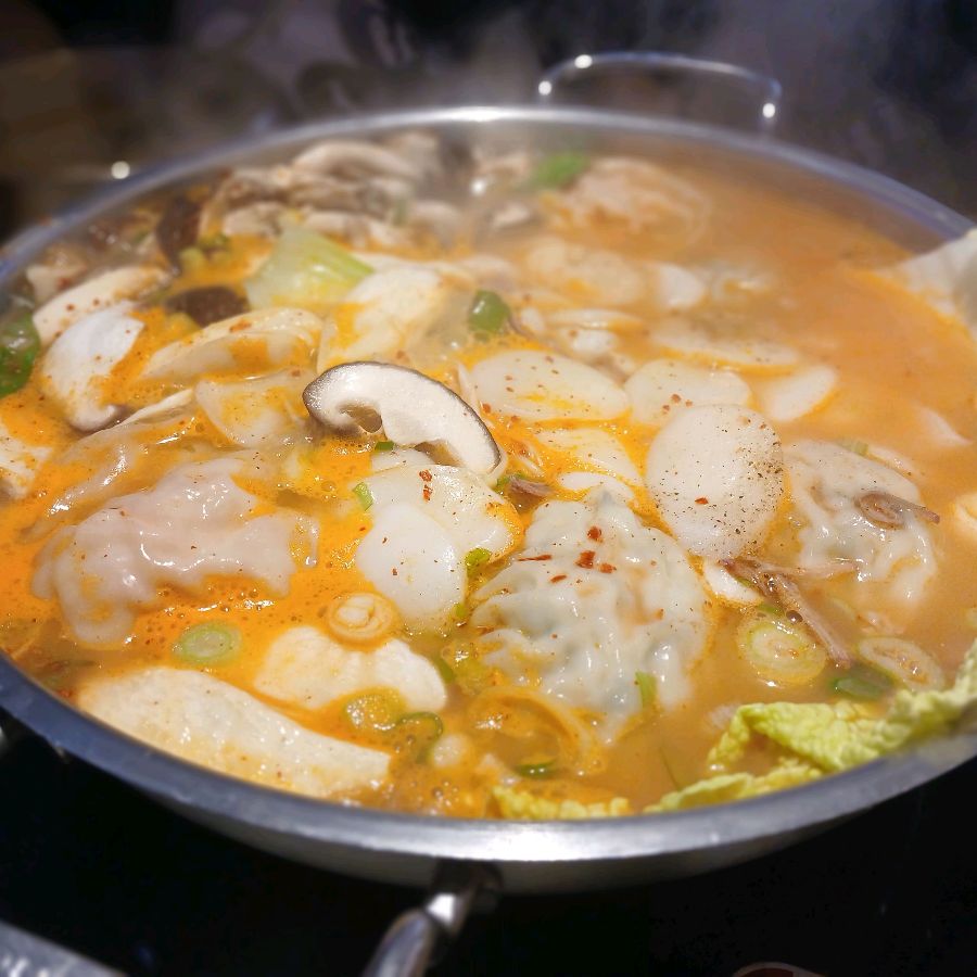 푸짐한 비주얼을 자랑하는 한우 만두전골