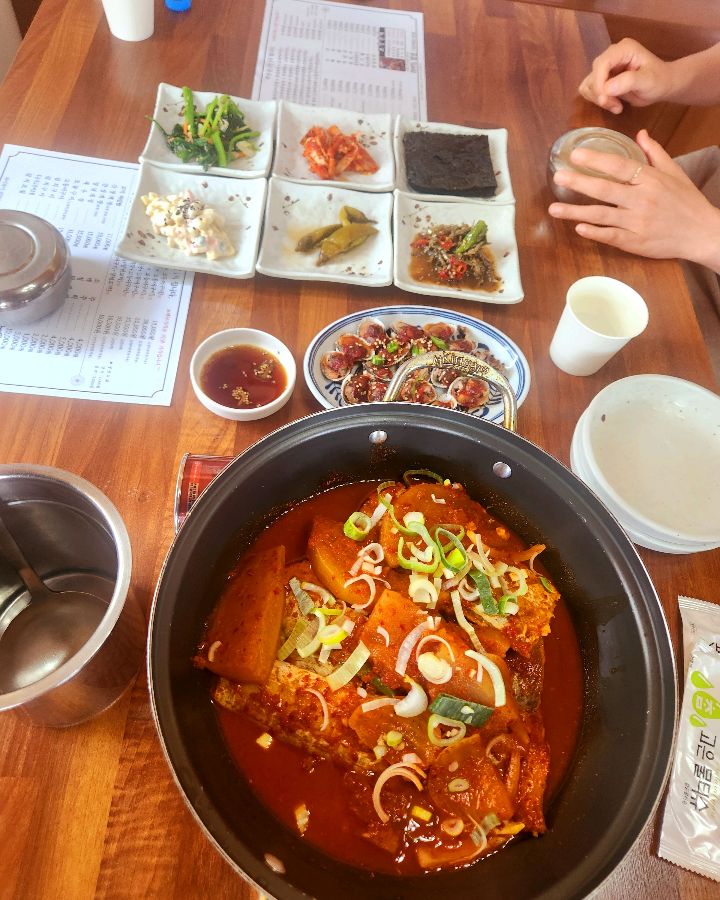 묵은지 고등어조림 정식 한 상 차림