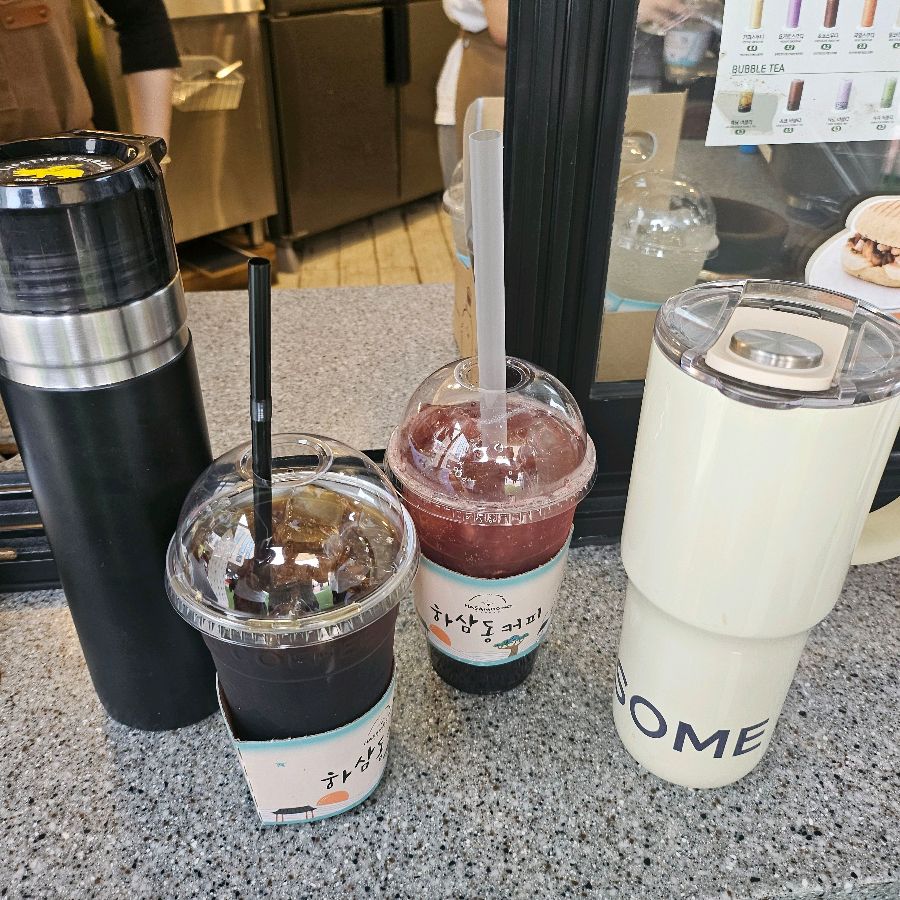 아이스 아메리카노와 블루베리 에이드