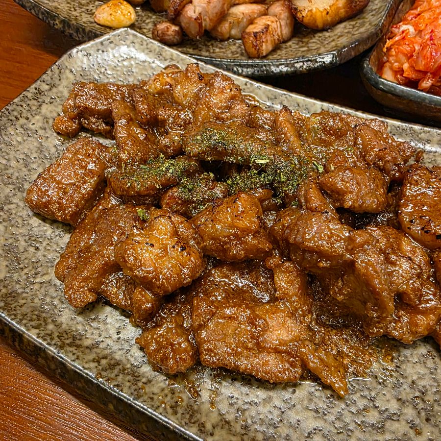 육즙 가득한 삼겹살 구이