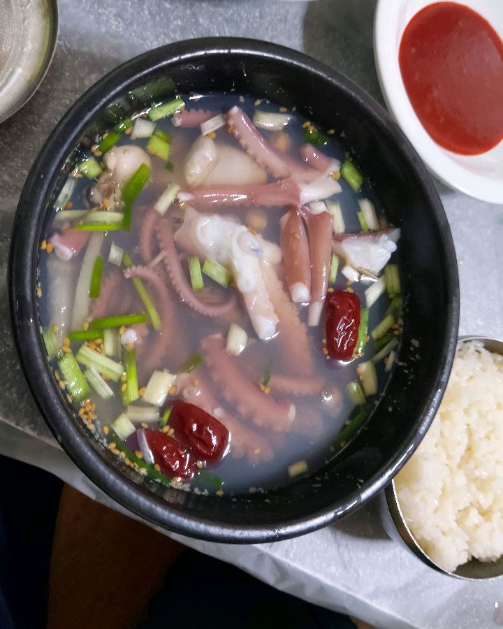 싱싱한 낙지가 듬뿍 들어간 연포탕