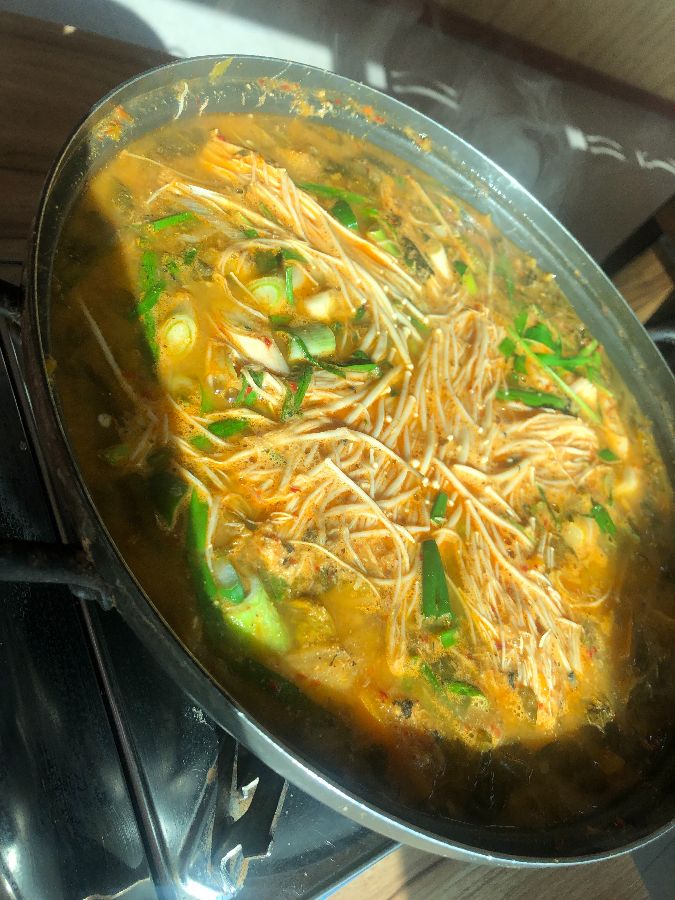 보글보글 끓고 있는 짱뚱어 전골