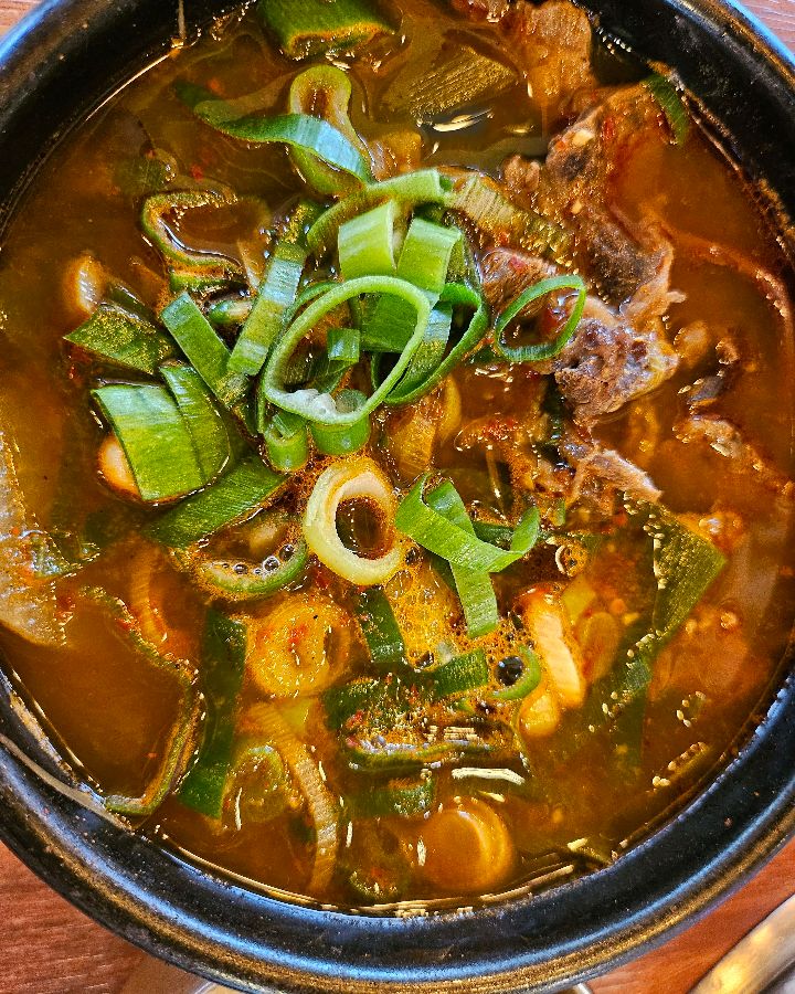 푸짐한 갈비탕 한 그릇