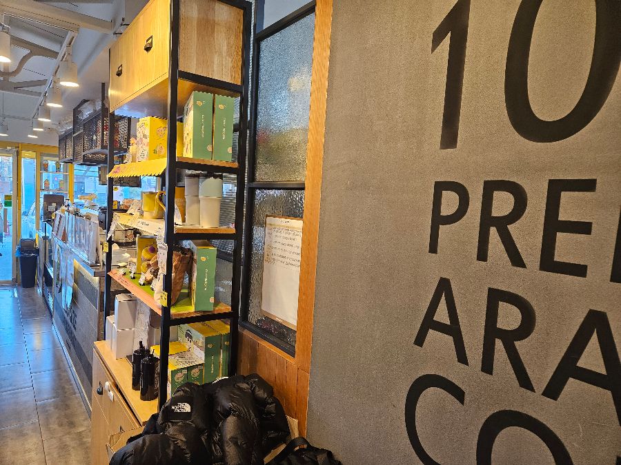 다양한 상품이 진열된 모습