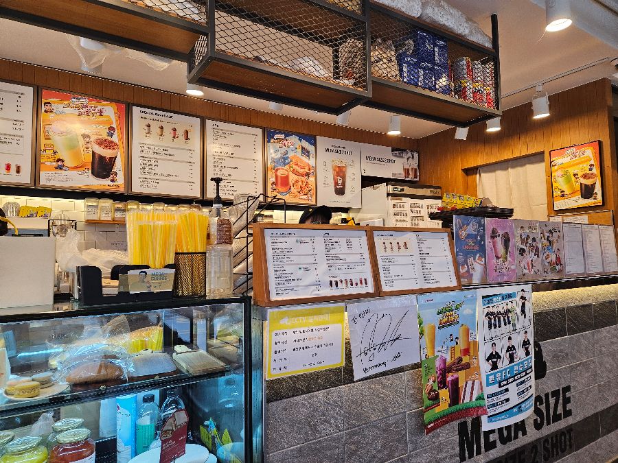 다양한 메뉴를 한눈에 볼 수 있는 메뉴판