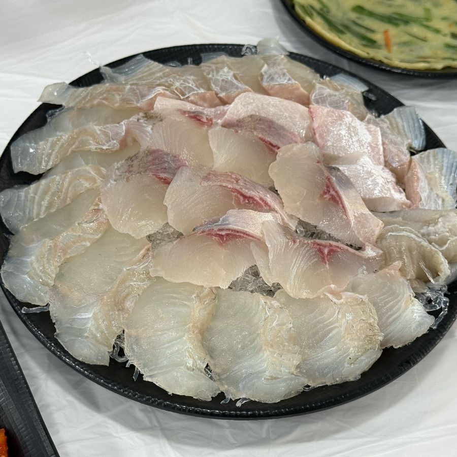 신선함이 눈으로도 느껴지는 어달막썰어의 활어회