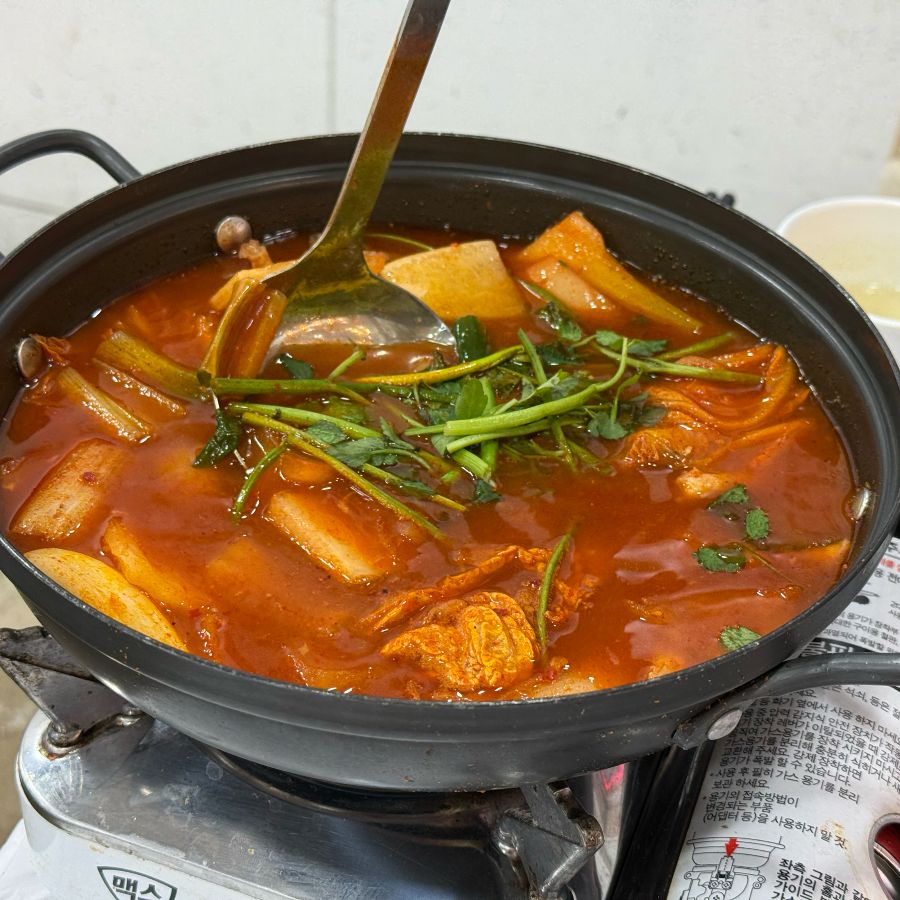 얼큰하고 시원한 국물이 일품인 매운탕