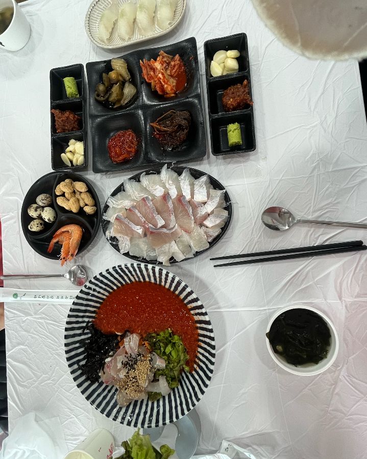 푸짐한 한 상 차림으로 행복한 식사를 즐길 수 있는 어달막썰어