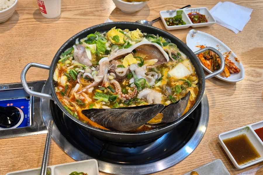 해물칼국수 한 상 차림