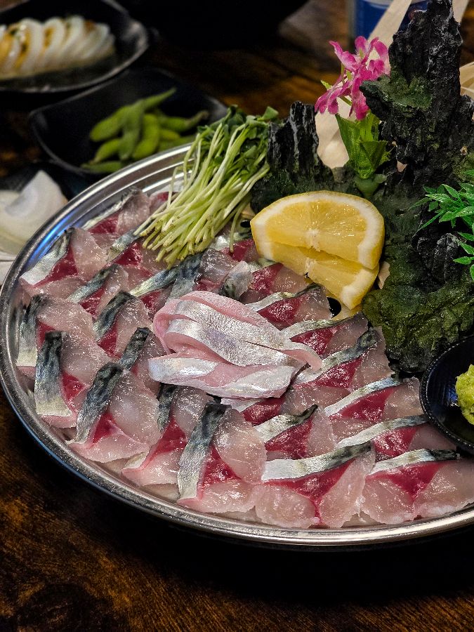 윤기가 흐르는 고등어회