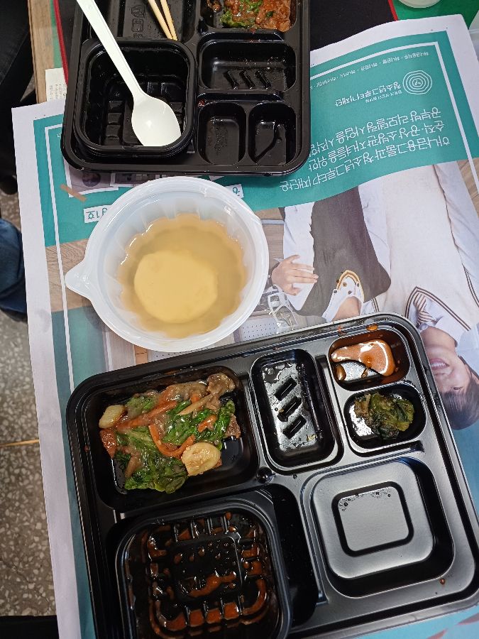 깔끔하게 담겨진 도시락