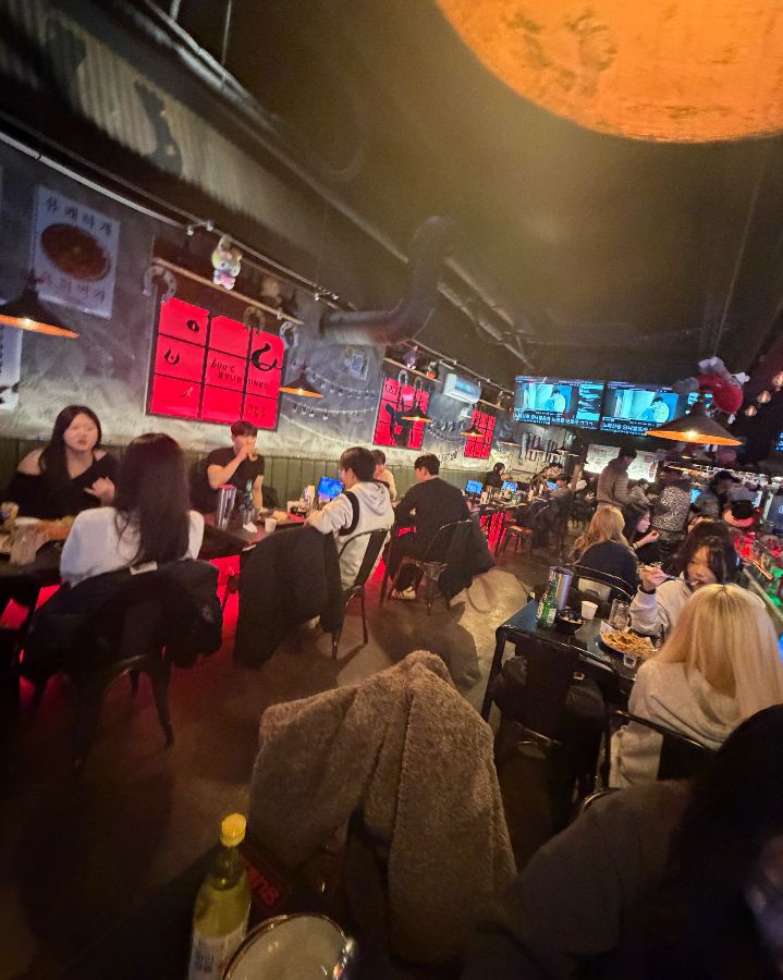 활기 넘치는 당나발포차 노원점의 내부 전경