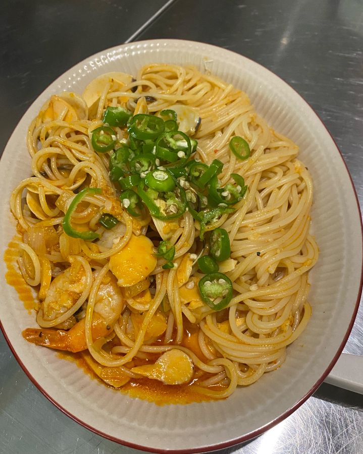 매콤한 땡초가 듬뿍 들어간 땡초 파스타의 모습