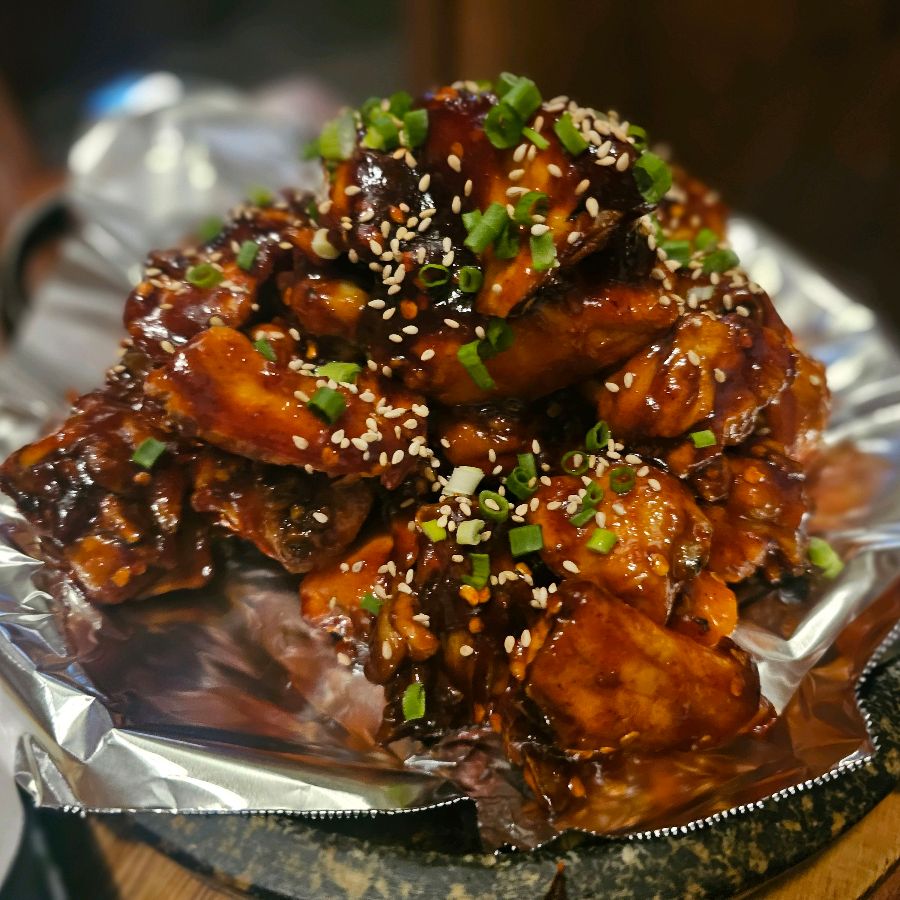 윤기가 흐르는 숯불양념바베큐