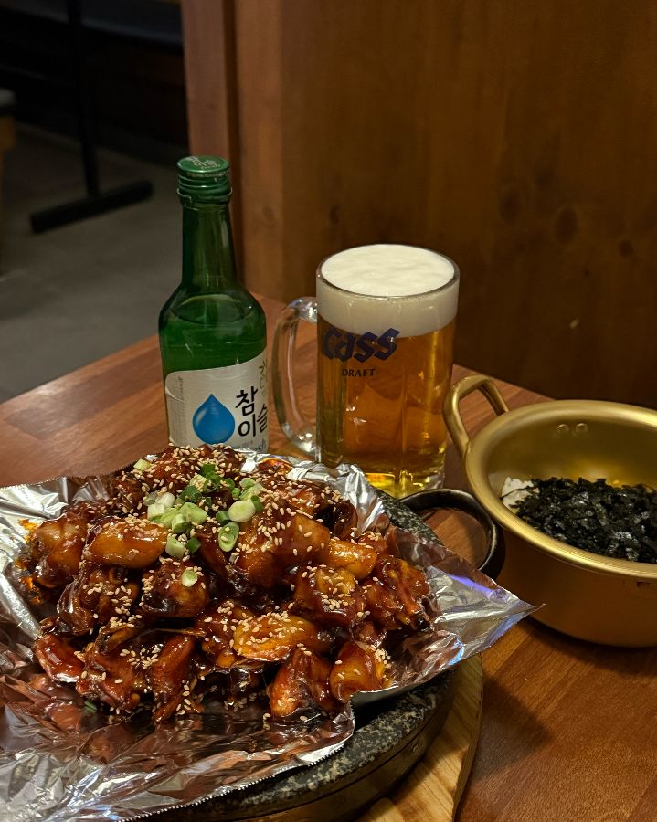 숯불양념바베큐와 시원한 맥주