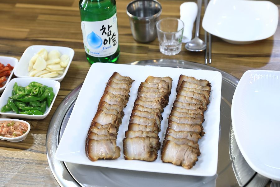 윤기가 흐르는 수육