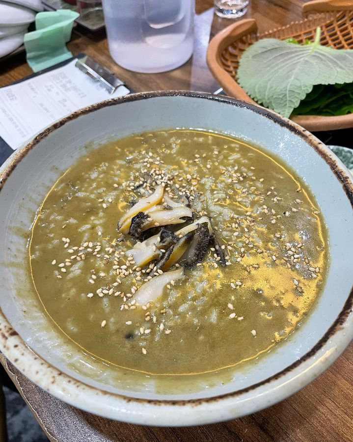 고소한 향이 가득한 전복죽